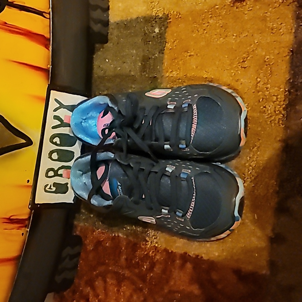 Tennis Shoes